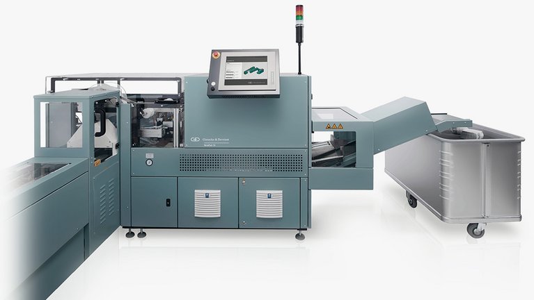 The NotaTray® loading module fills banknotes into BPS® M-systems, using a robotic gripper.